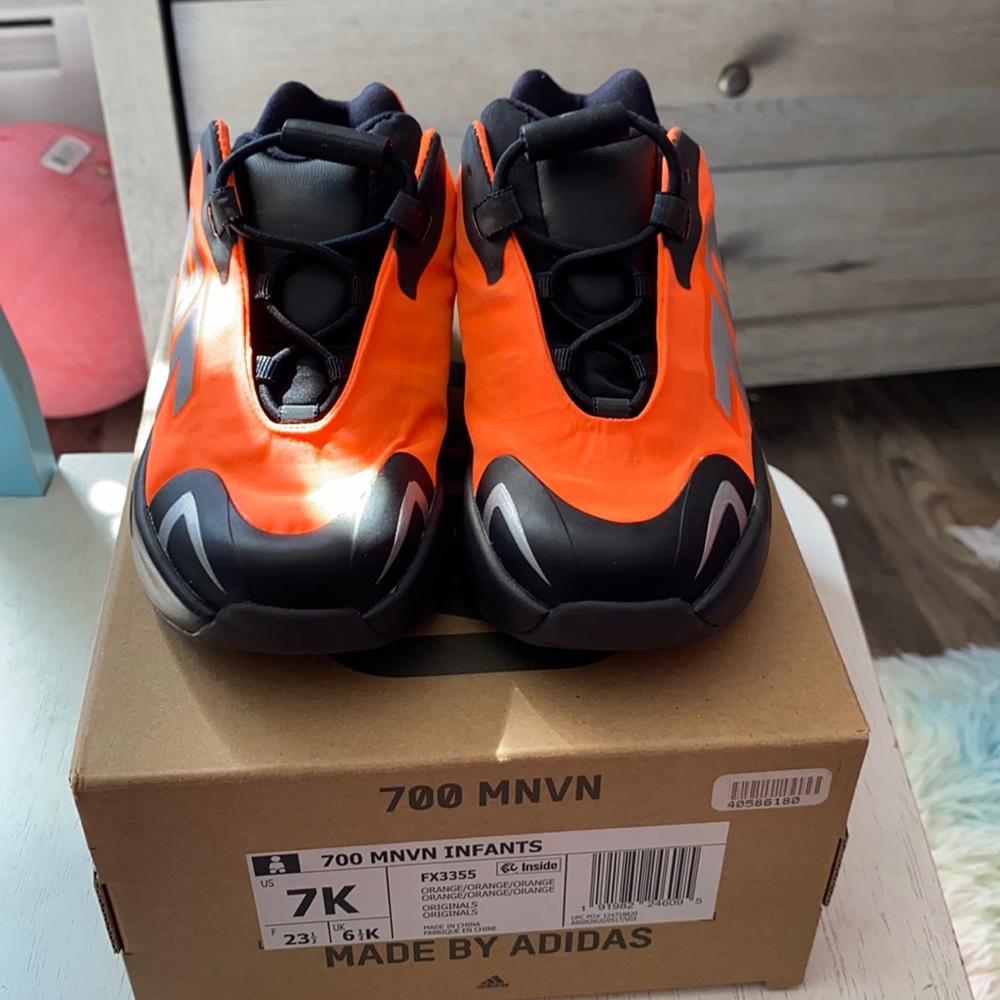 Toddler Yeezy sneakers ! Size 7